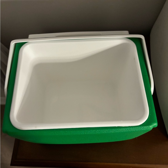 Steam Whistle Igloo Mini Cooler - Picture 2 of 3